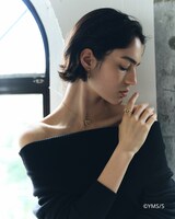 小松奈々のコラボジュエリーの着用イメージ