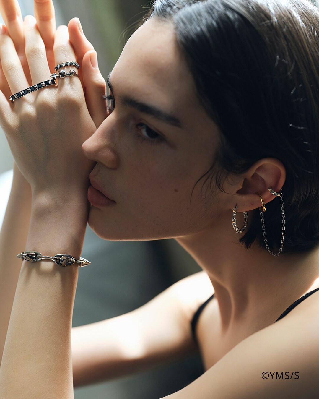 ナナのママ　ピアス＆ブレスレット 大崎ナナのコラボジュエリーの着用イメージ - 「NANA」大崎ナナと小松