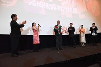 サプライズ成功の舞台上の様子