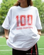 劇場アニメ「ひゃくえむ。」と、Filmarks Culture WearのコラボTシャツの着用イメージ