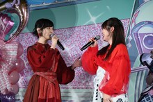 2人で名乗りをするか相談する佐倉綾音と内田真礼