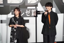 左からマキマ役の楠木ともり、デンジ役の戸谷菊之介