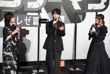 左からマキマ役の楠木ともり、デンジ役の戸谷菊之介、レゼ役の上田麗奈