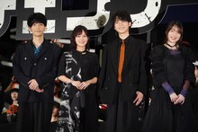 左から早川アキ役の坂田将吾、マキマ役の楠木ともり、デンジ役の戸谷菊之介、レゼ役の上田麗奈