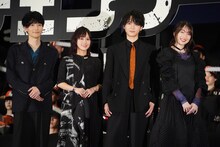 劇場版「チェンソーマン レゼ篇」ワールドプレミアより。左から早川アキ役の坂田将吾、マキマ役の楠木ともり、デンジ役の戸谷菊之介、レゼ役の上田麗奈