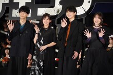 左から早川アキ役の坂田将吾、マキマ役の楠木ともり、デンジ役の戸谷菊之介、レゼ役の上田麗奈