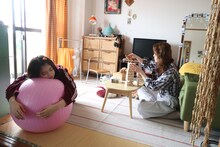 ドラマ「ふたりエスケープ」第1話より (c)田口囁一・一迅社／「ふたりエスケープ」製作委員会