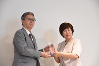 左から実業之日本社代表取締役社長の岩野裕一氏、ぷり