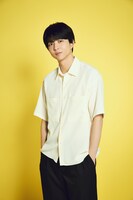 鈴木仁演じる楠木速斗 (c)「死ぬまでバズってろ！！」製作委員会・MBS