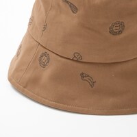 「スラマッパギ 逆についてるかも『日常』の帽子」