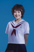 橘めい扮する山岸朝子