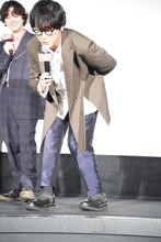 舞台下にあるモニターが老眼で見えにくいと自虐する笠間淳