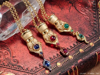 コラボジュエリー。左から「海のマジックグローブネックレス」「光のマジックグローブネックレス」「風のマジックグローブネックレス」