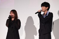 左から内田真礼、坂田将吾