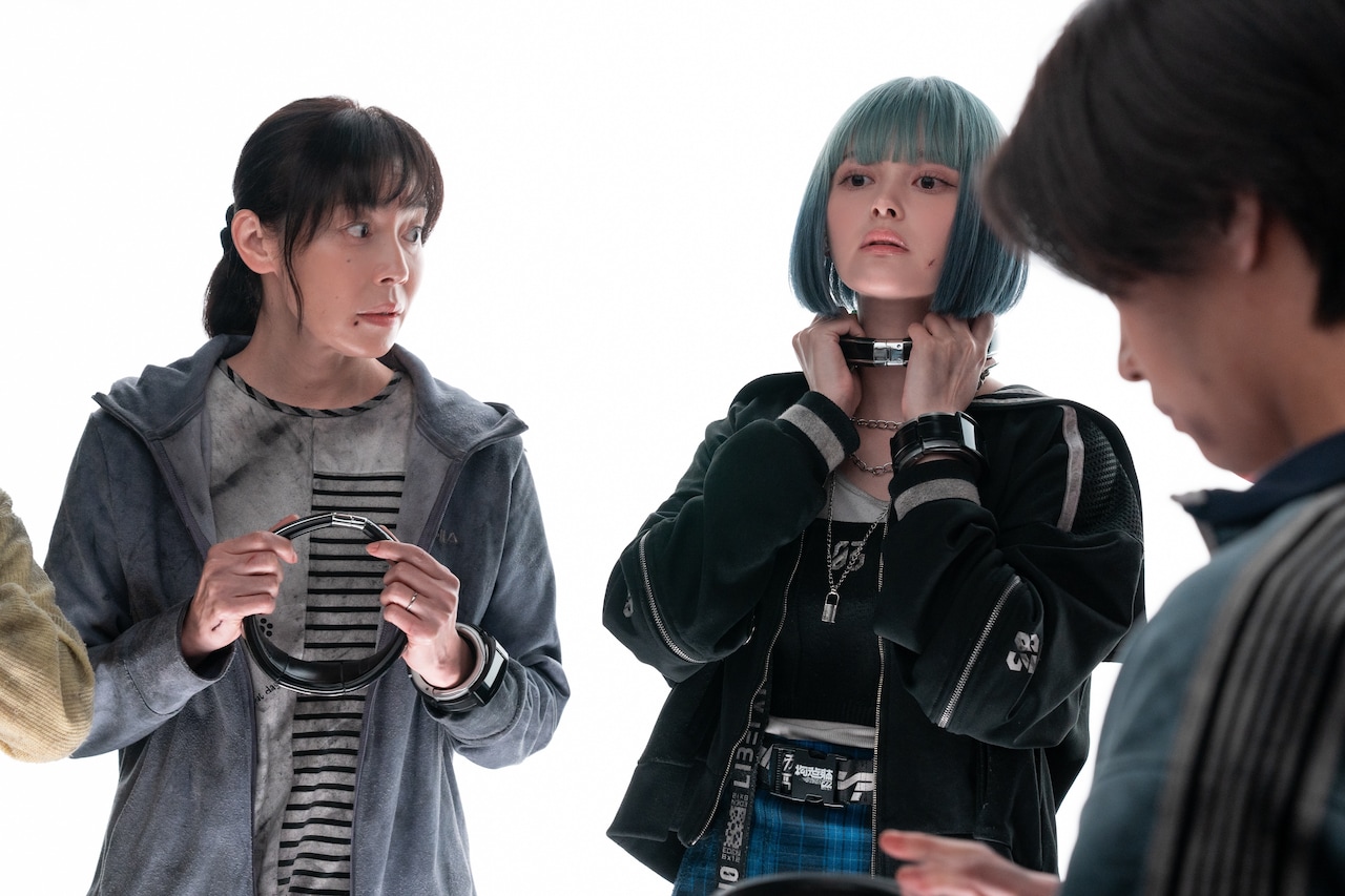 「今際の国のアリス」シーズン3、極限状態に追い込まれた登場人物たちの場面カット