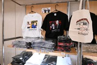 「坂本商店出張所物販コーナー」の様子