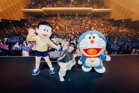 Tani Yuukiのライブ会場に駆けつけたドラえもんとのび太