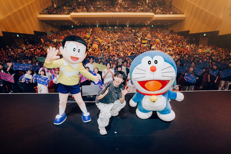 Tani Yuukiのライブ会場に駆けつけたドラえもんとのび太