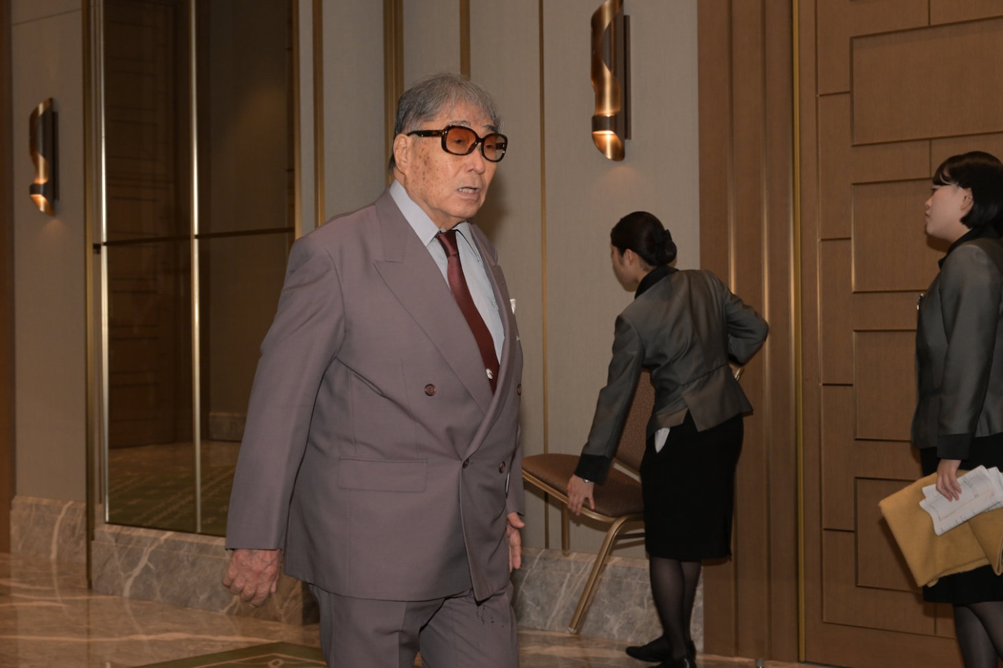 会場入りする毒蝮三太夫