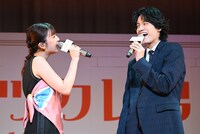 左から上白石萌歌、佐野晶哉（Aぇ! group）