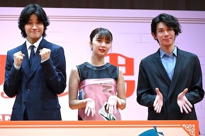 アニメ映画「トリツカレ男」プレミア上映会の様子。左から佐野晶哉（Aぇ! group）、上白石萌歌、柿澤勇人