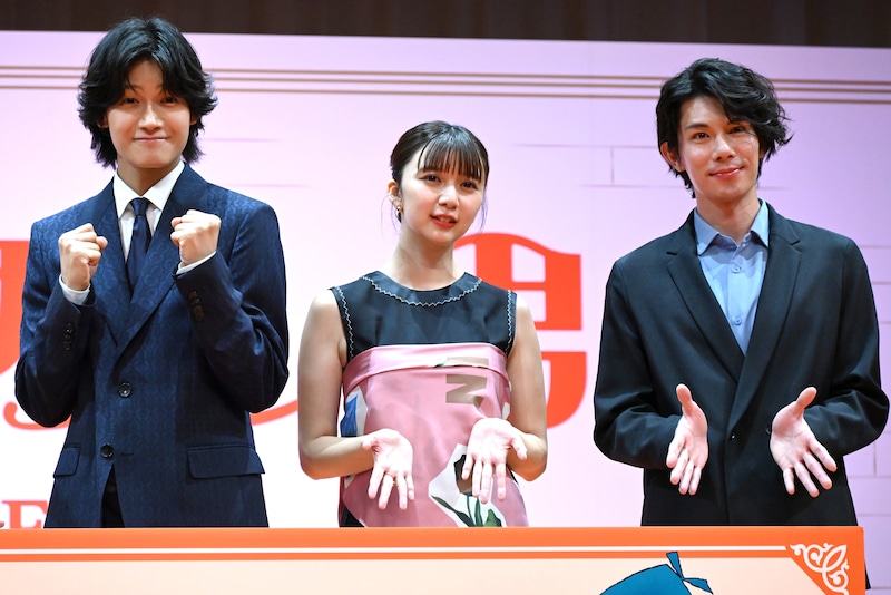 アニメ映画「トリツカレ男」プレミア上映会の様子。左から佐野晶哉（Aぇ! group）、上白石萌歌、柿澤勇人