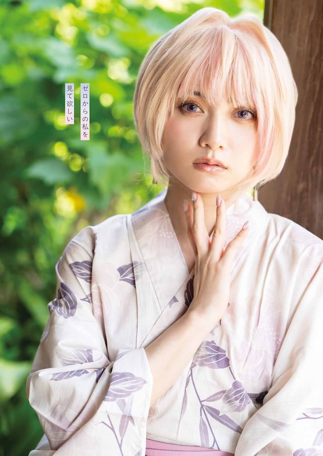 「不器用な先輩。」と桃月なしこのコラボグラビア（撮影／佐藤佑）