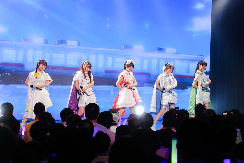 「『前橋ウィッチーズ』活動1周年記念ライブ ～We are 前橋ウィッチーズ！」夜公演より（撮影：曽我美芽）