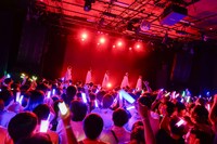 「『前橋ウィッチーズ』活動1周年記念ライブ ～We are 前橋ウィッチーズ！」夜公演より（撮影：曽我美芽）