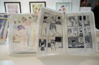 「コミックス風ポーチ」を開いたときの中のデザインにも注目だ