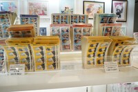 「ベツコミ55th ANNIV. BEYOND THE PAGE 好き、のつづき。」のグッズコーナーの様子