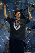 劇場版「チェンソーマン レゼ篇」と前田麦のコラボTシャツの着用写真