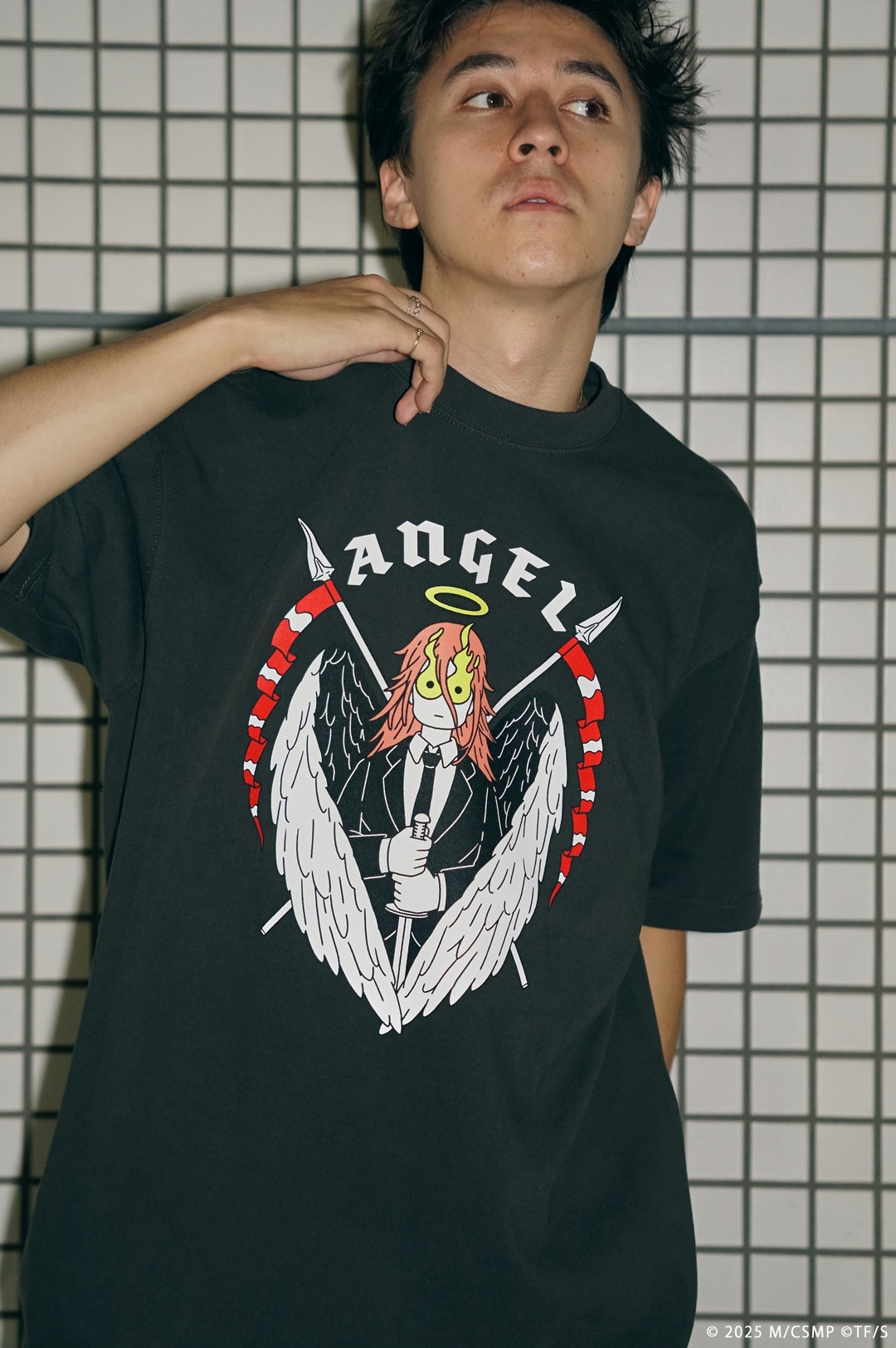 劇場版「チェンソーマン レゼ篇」と前田麦のコラボTシャツの着用写真