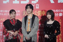 劇場版「チェンソーマン レゼ篇」大ヒット御礼舞台挨拶の様子。左から楠木ともり、戸谷菊之介、上田麗奈