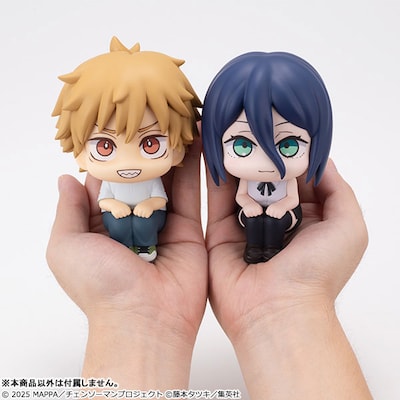 劇場版「チェンソーマン」私服デンジ＆レゼ、上目遣いでこちらを見上げるフィギュアに