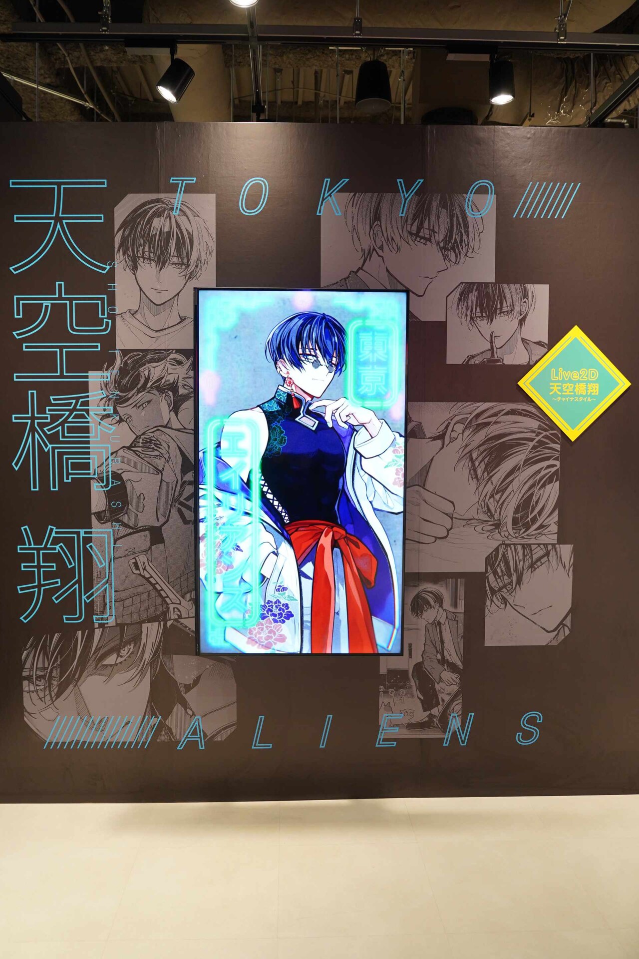 東京エイリアンズ」ショップ開幕、等身大パネルやLive2Dで動く