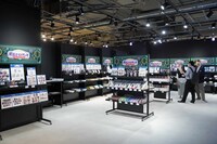 「東京エイリアンズ 超ハオ☆ハオ ショップ」グッズコーナー