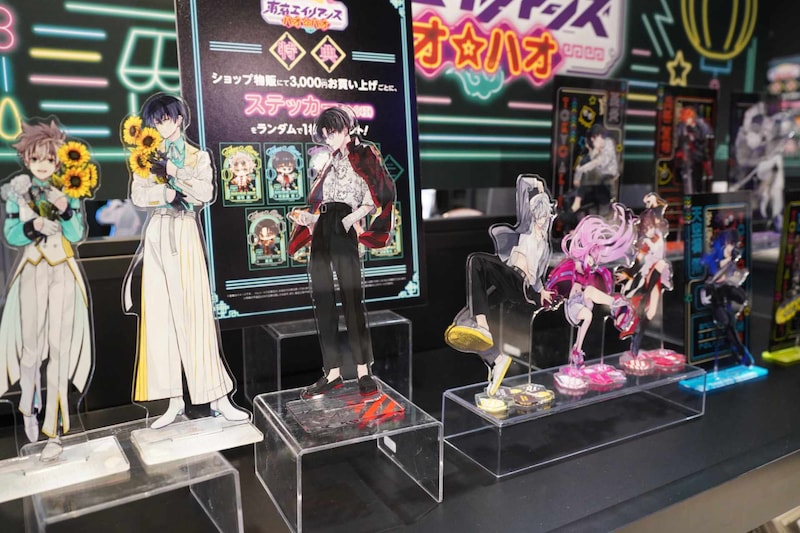 グッズコーナーでは多数のアイテムを展示