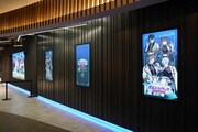 会場の外側にもポップアップショップのビジュアルを映したサイネージを設置