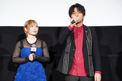 左から白石晴香、小林親弘