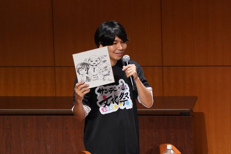 来場者にプレゼントされた直筆の色紙