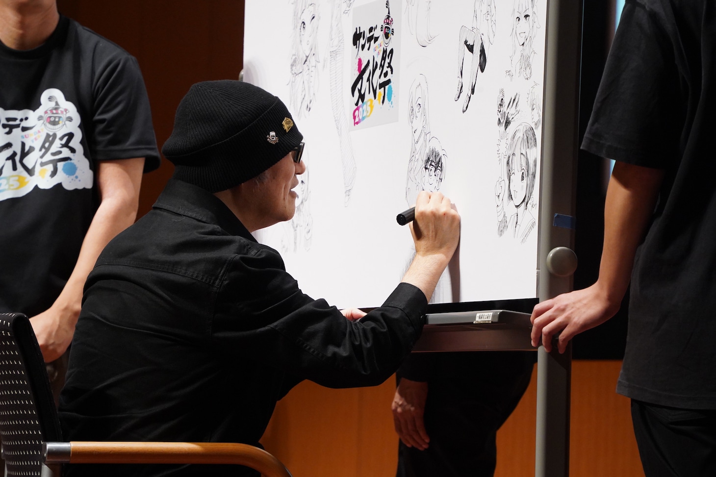 青山剛昌のライブドローイングの様子