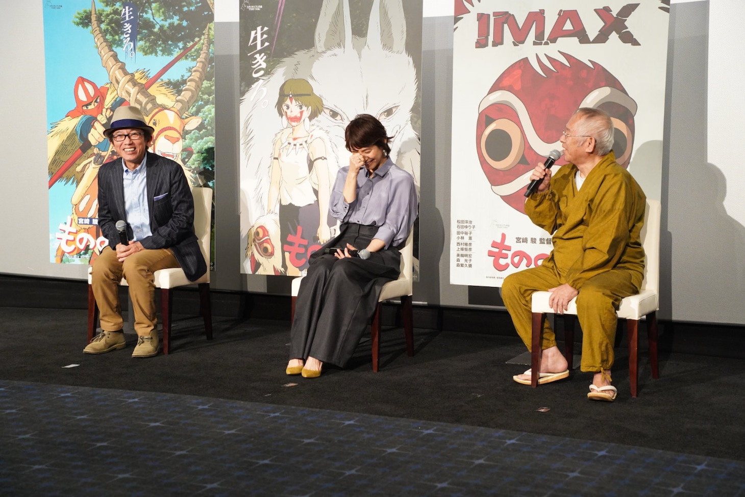 「犯人は誰か」と話す松田洋治と、笑顔になる鈴木敏夫