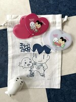 イベントで販売される巾着とコンパクトミラー