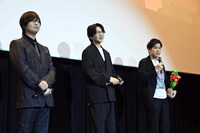 左から斉藤壮馬、花江夏樹、木下麦監督