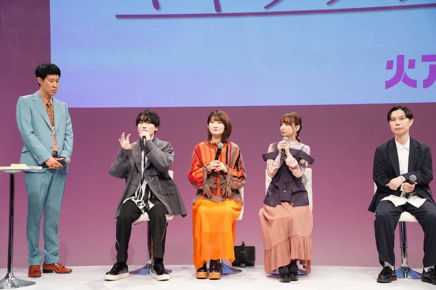 左から小籔千豊、安田陸矢、瀬戸桃子、大久保瑠美