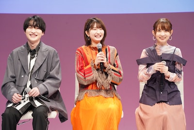 左から安田陸矢、瀬戸桃子、大久保瑠美