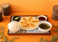 「とんでもスキルで異世界放浪メシ2」テーマカフェ、ドラちゃん虜にした餃子を提供