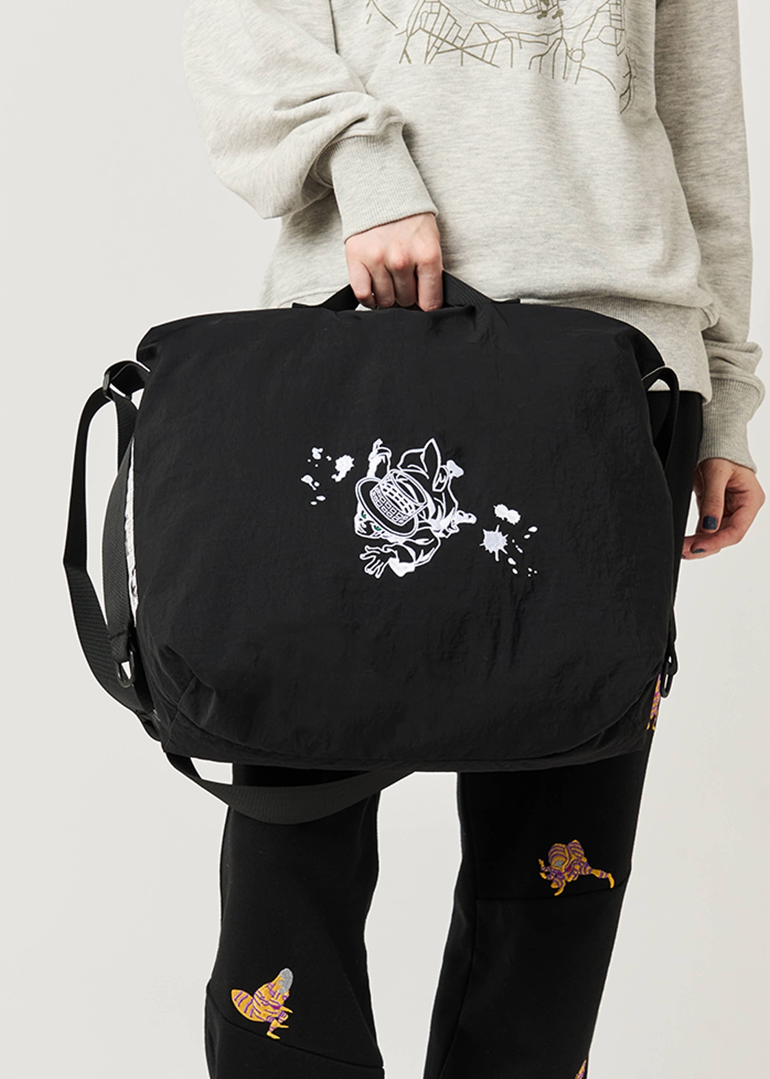 「ヘブンズ・ドアー｜ショルダーバッグ」 (c)LUCKY LAND COMMUNICATIONS／集英社・ジョジョの奇妙な冒険DU製作委員会