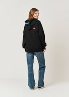 「ジョジョ」×グラニフの新作アイテム21種、徐倫＆承太郎の親子ニットなど